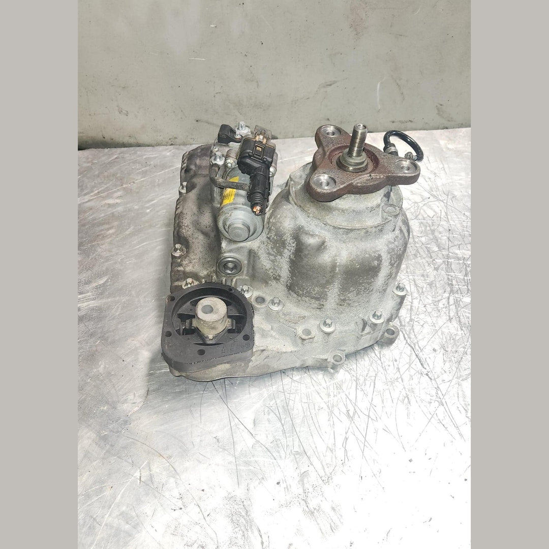2007 BMW 328xi Transfer Case 7548666 E90 E92 E93 328xi and 335xi AWD model