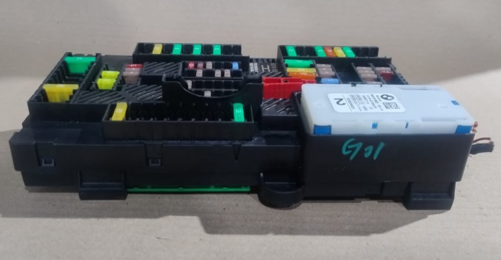 BMW F98 F97 X4 X3 G01  M BODY FUSE BOX CONTROL MODULE OEM  6828074