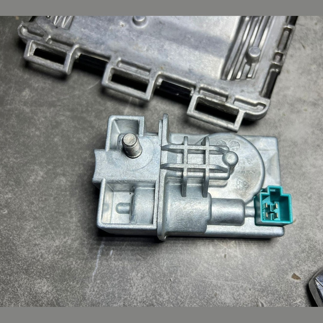 2010-14 Mercedes-Benz W204 ECU Engine Control Module Ignition Key Switch SET OEM