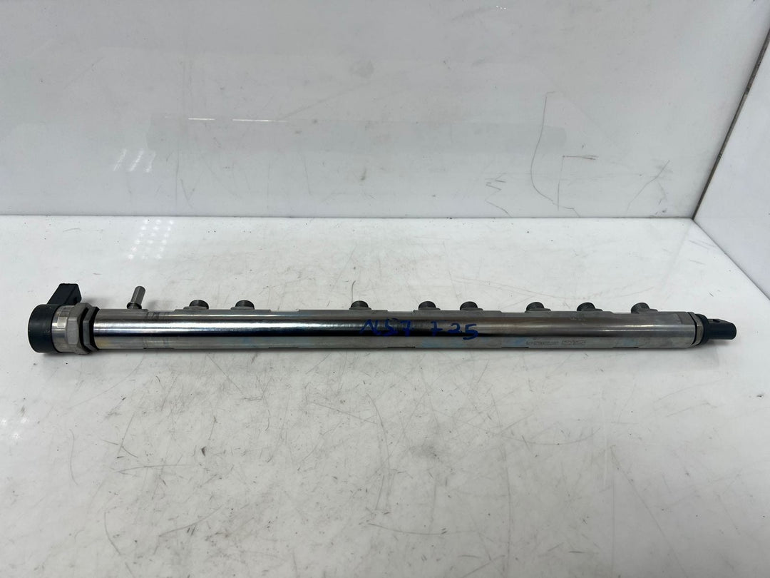 BMW 3 Series F30 F31 F35 N57 D30 Fuel Rail INJECTOR PIPE 7805423 OEM