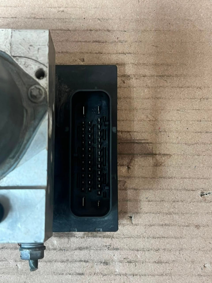 2006 BMW 5 Series E60 E61 650 ABS/DSC Hydraulic Pump Control Unit 6774852-01