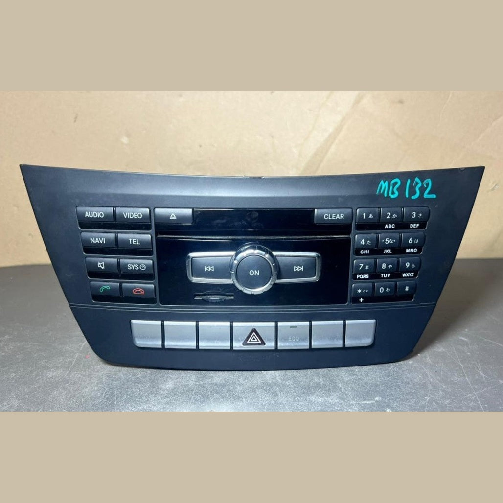 Mercedes W204 Navigation Command Radio Audio Head Unit CD Player A204 9006409