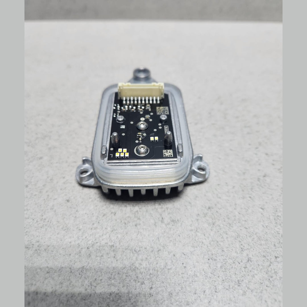 Genuine 2018-2020 BMW 740i LED Headlight Turn Signal Light Module 9498409 