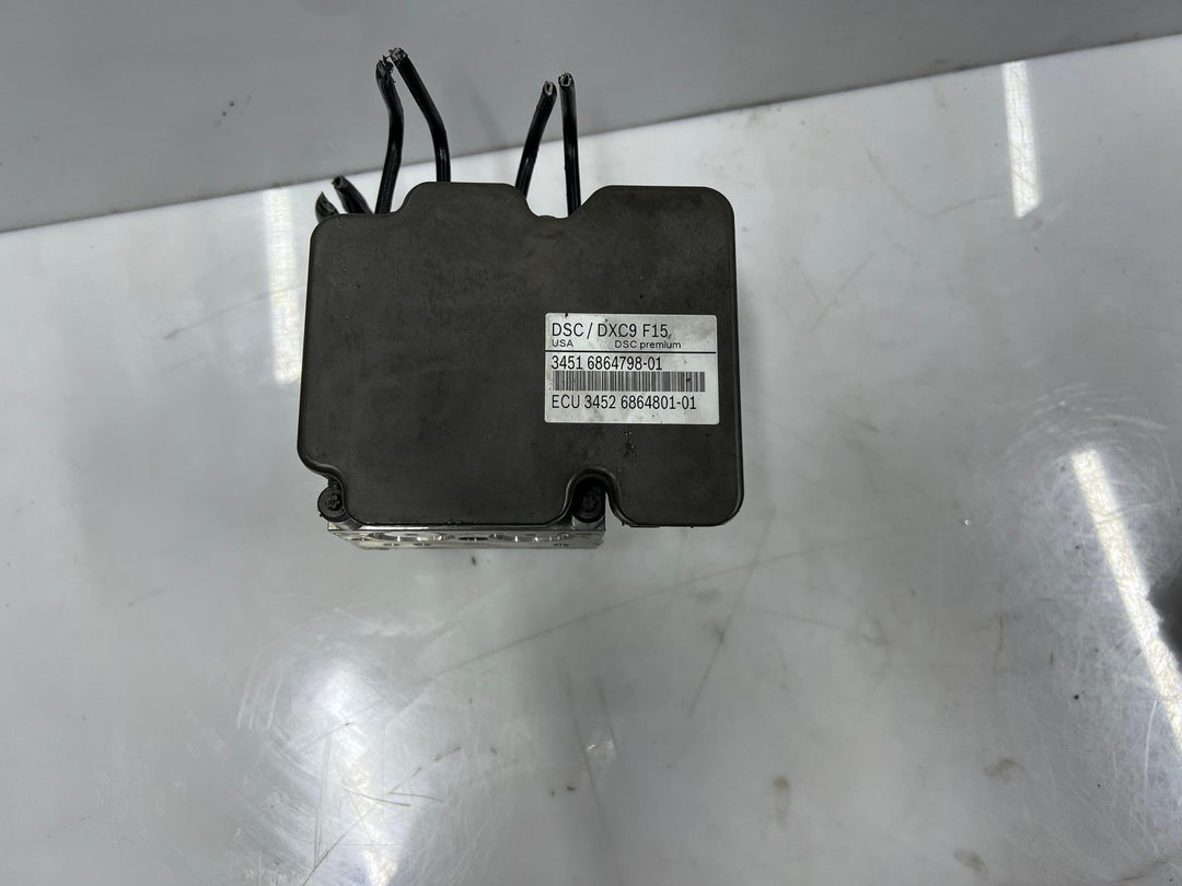 2014-2018 BMW F15 X5 and F16 X6 35iX Abs DIsc Brake Pump Control Module 6864798