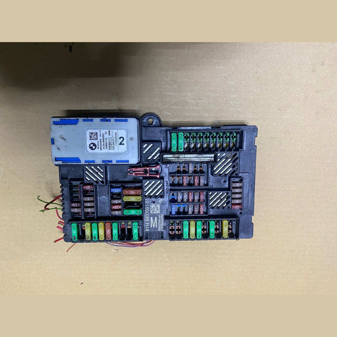 2018-2023 BMW 530e Power Distribution Box 6837091 530I 540I 740I