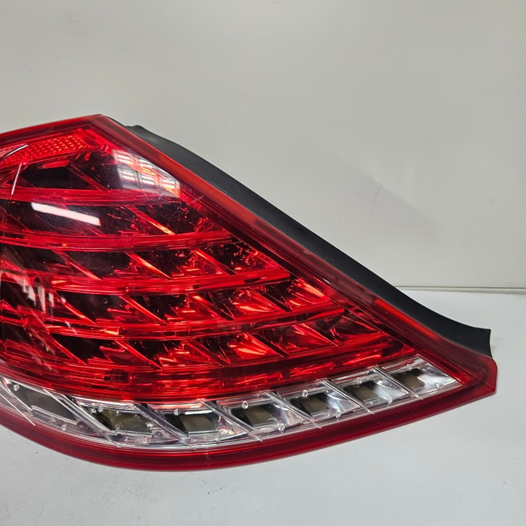 2006-2010 BMW E63 E64 M6 Left Tail Light 7177069