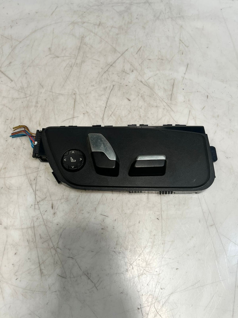 2016-2022 BMW 740i Front Right Seat Adjustment Switch 9384518 OEM