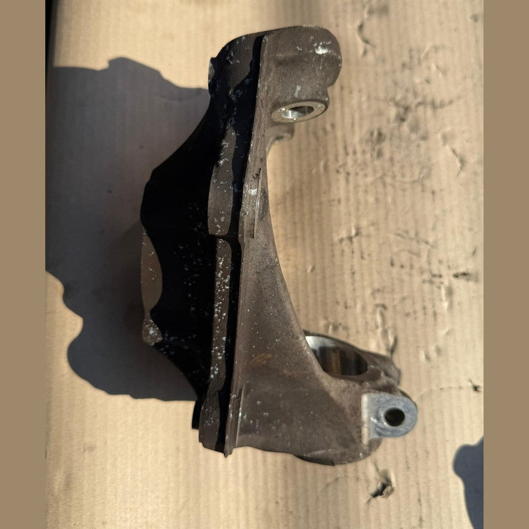 BMW 128 KNUCKLE CARRIER RIGHT FRONT 2009 2010 2011 2012 E82 135 3121 6773210 OEM