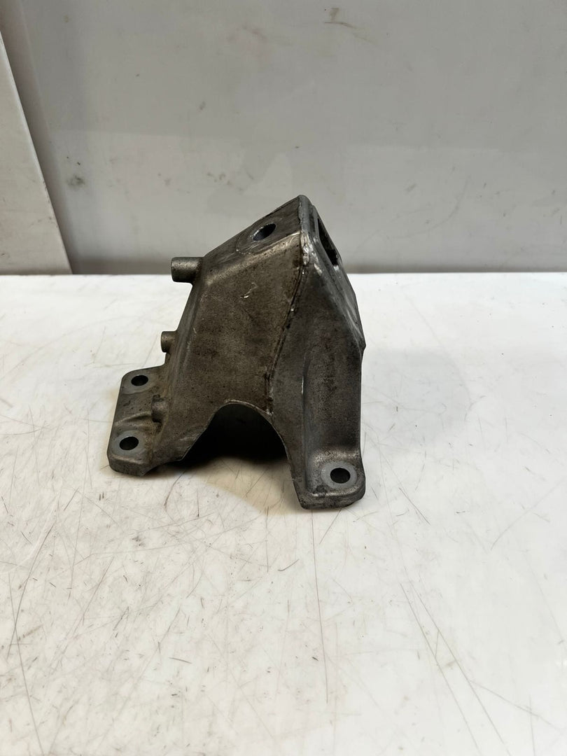 BMW 5 Series F10 F11 525d xDrive Engine Mounting Bracket Right Aluminium 6793004