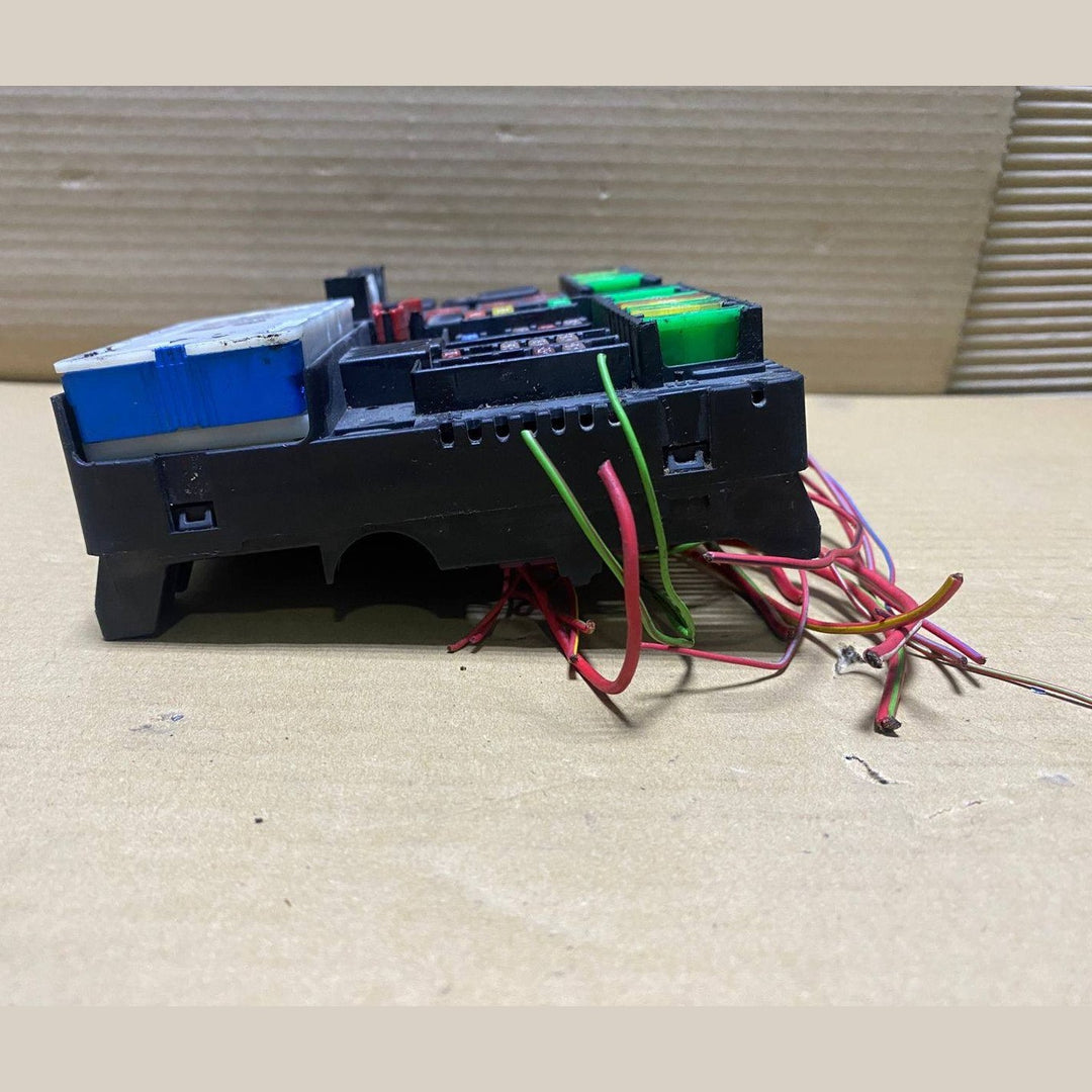 2018-2023 BMW 530e Power Distribution Box 6837091 530I 540I 740I