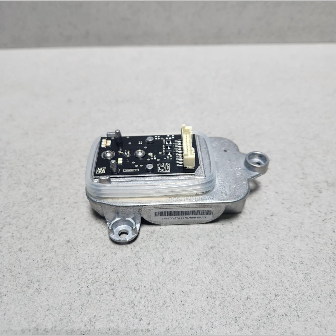 Genuine 2018-2020 BMW 740i LED Headlight Turn Signal Light Module 9498409 