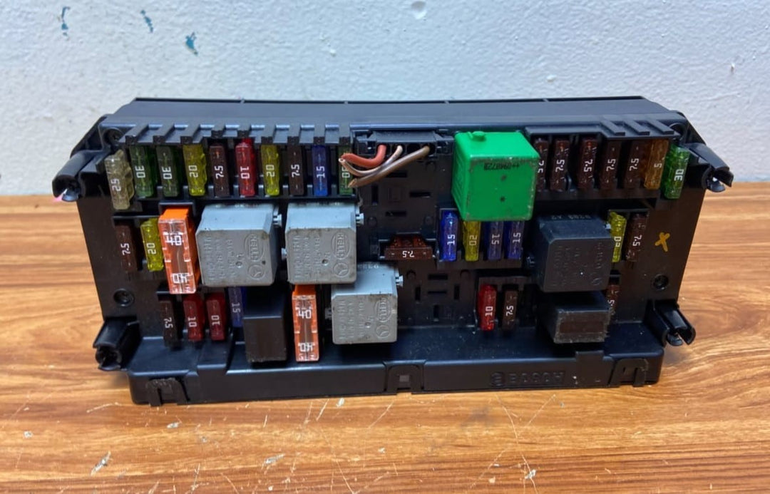 Mercedes-Benz W212 Sam Fuse Box Control Module A2129009905  C-Class W204
