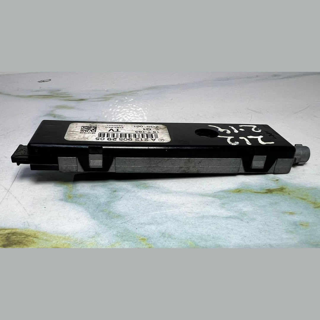2014-2015 Mercedes Antenna Amplifier A2129052905 E-Class W212 E220 