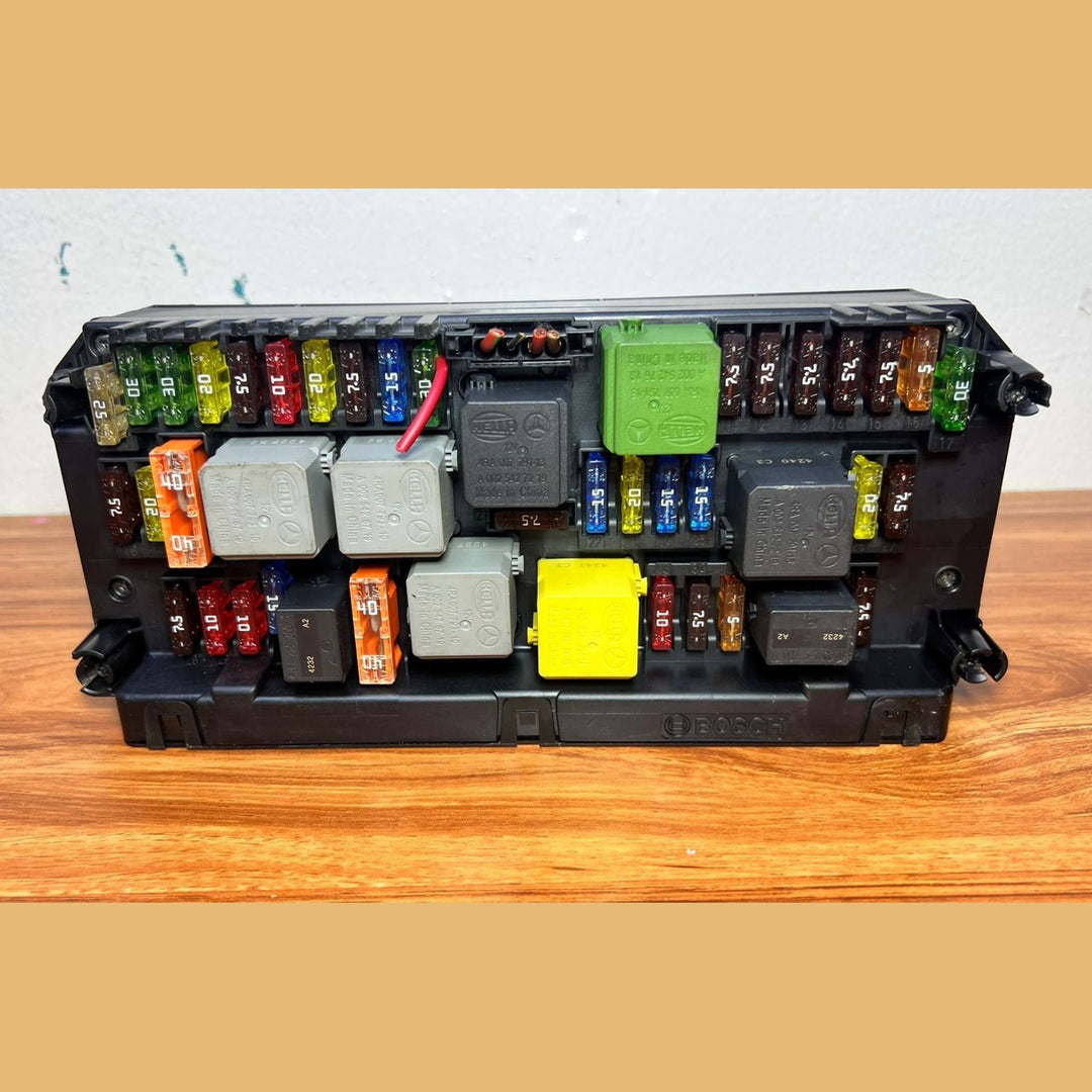 10-16 Mercedes-Benz W212 W204 Front SAM Module Relay Fuse Box A212 9009025 OEM