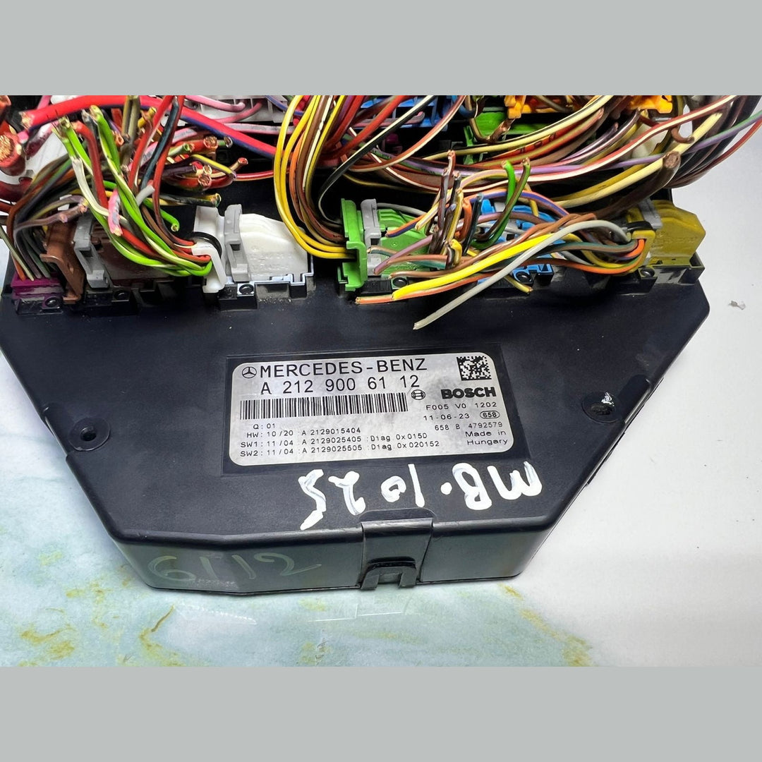 10-18 Mercedes-Benz W212 W204 Front SAM Module Relay Fuse Box A212 9006112 OEM