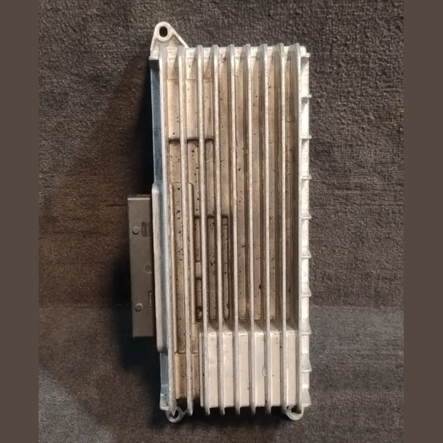 AUDI OEM  A4 A5 S5 Q5 B8 RADIO AMPLIFIER BOOSTER 8T0035223