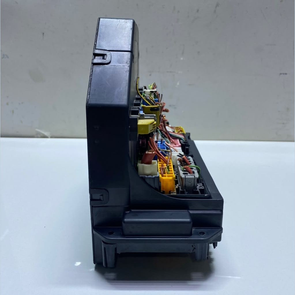 Mercedes-Benz Sam Control Module Front Fuse Box A2129004225 E-Class W212 OEM