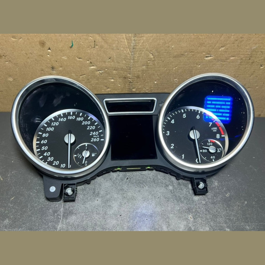 13-16 Mercedes-Benz W166 GL GLE Instrument Cluster Speedometer A166 9007110 OEM