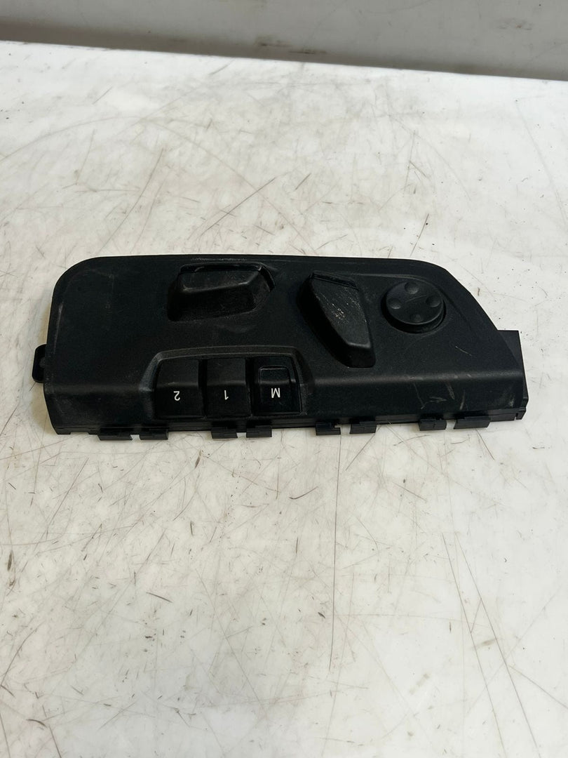 BMW 6 Series F12 F13 FRONT Seat Regulator Control Switch Right 9197224 OEM