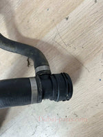 Bild in die Galerieansicht laden, 08-19 BMW E70 F71 F16 F15 X5 3.0L ENGINE COOLANT RADIATOR UPPER HOSE TUBE OEM