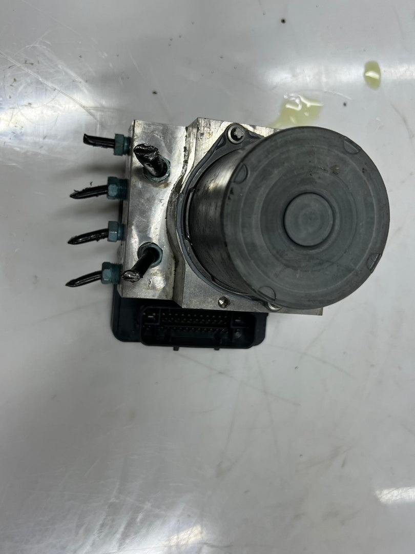 2016 BMW 528i 5 Series F10 and 6 Series F12 L6 DXC9 Abs Pump 6876908 OEM