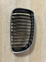قم بتحميل الصورة إلى عارض الصور، BMW 1 Series E81 E82 E87 LCI E88 Grille Chrome Frame Right O/S 7166440