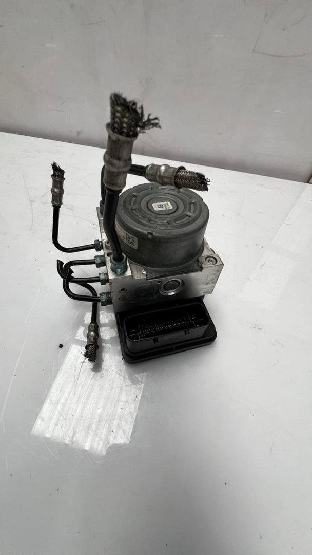 2013-2020 BMW 3 4 Series F32 F33 F36 320i ABS Control Module 6868639-6868640