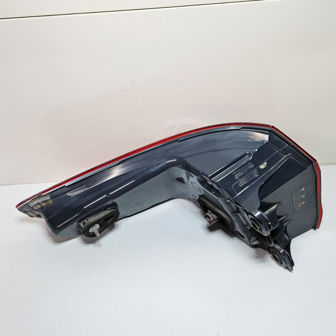 OEM BMW 5 Series G30 Tail Light Right Side 7376464 2016-2018