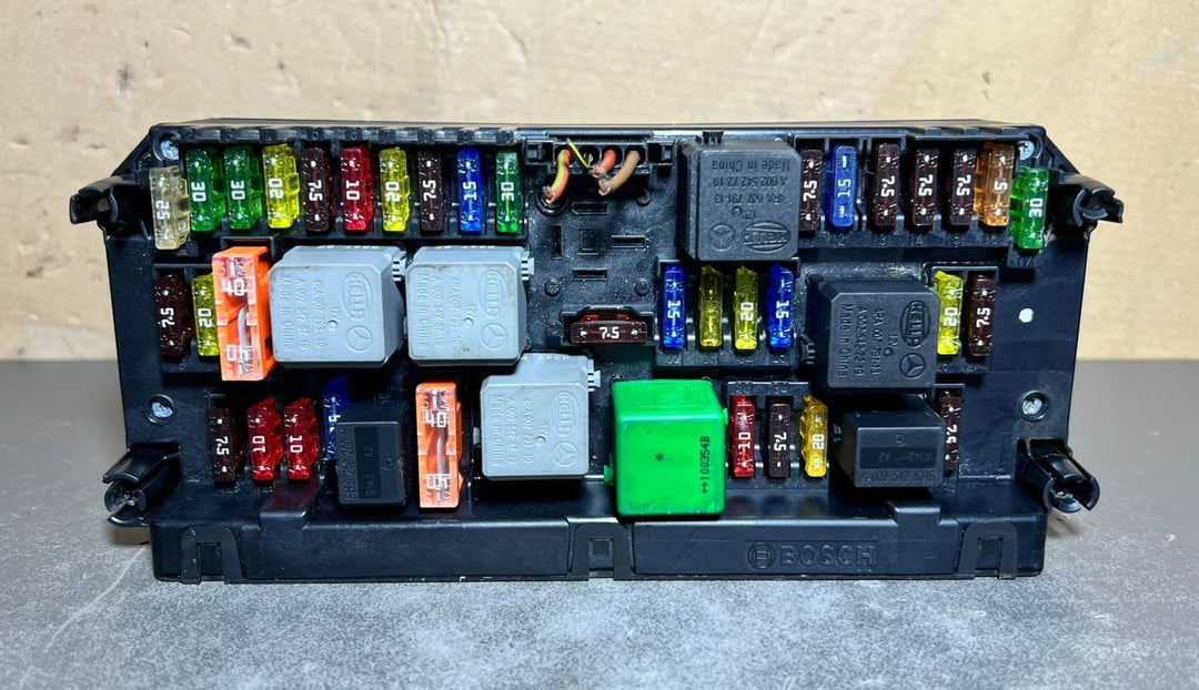 10-16 Mercedes-Benz W212 W204 Front SAM Module Relay Fuse Box A212 9000006 OEM