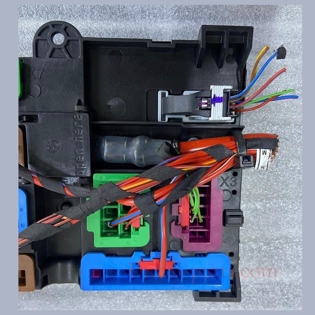 OEM BMW 330I M340 G20 POWER SUPPLY FUSE BOX CONTROL MODULE 8734161