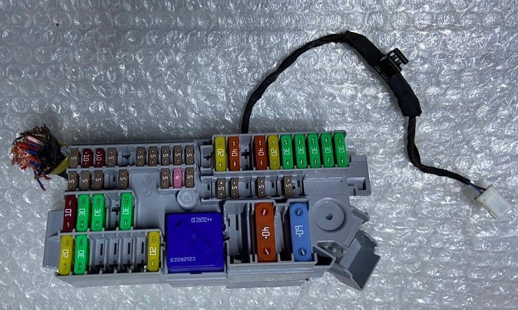 BMW M340i 330i 330e G20 G26 Front Power Distribution Fuse Relay Box 6807487