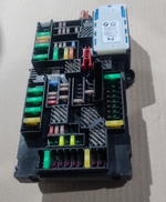 قم بتحميل الصورة إلى عارض الصور، BMW F98 F97 X4 X3 G01  M BODY FUSE BOX CONTROL MODULE OEM  6828074