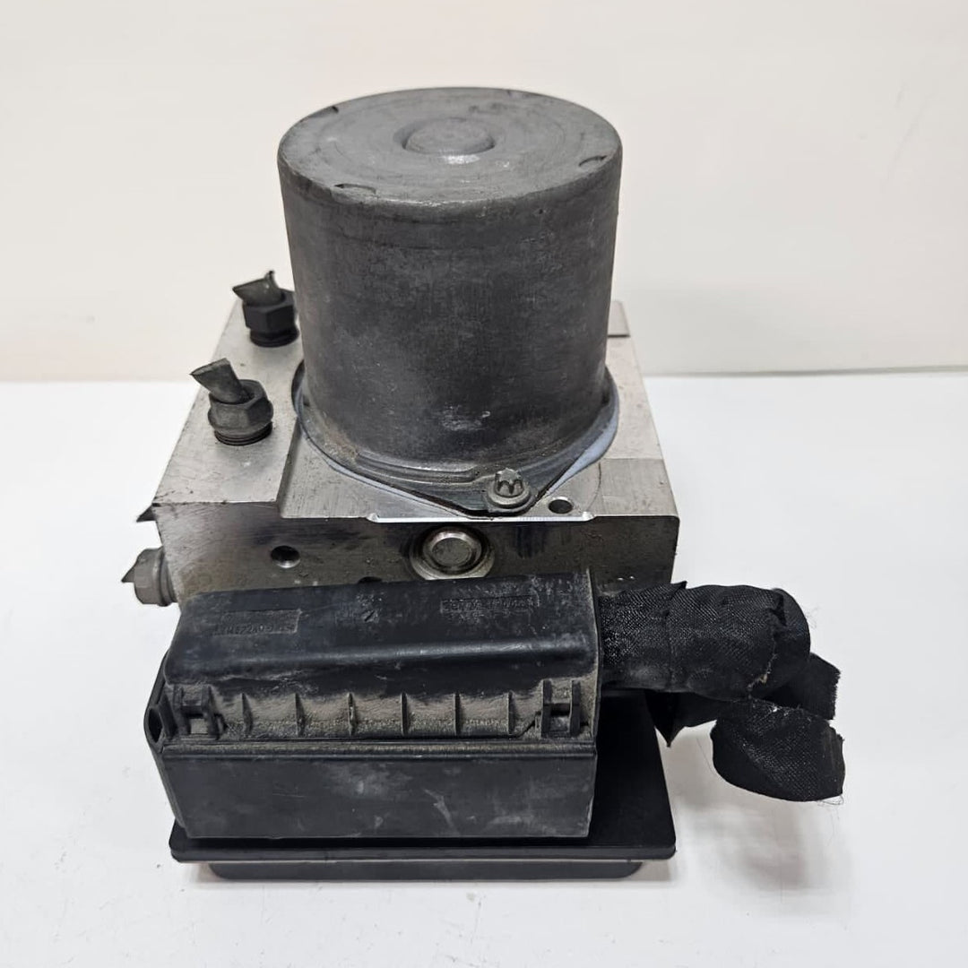 2004-2007 BMW 5 6 Series E60 E61 530i E63 E64 ABS Hydraulic Pump 6769707