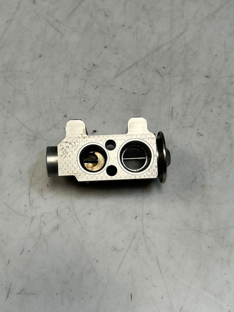 2007-2013 BMW X4 F25 F26 E81 E82 E87 E88 E90 E91 335i AC Expansion Valve 9226078