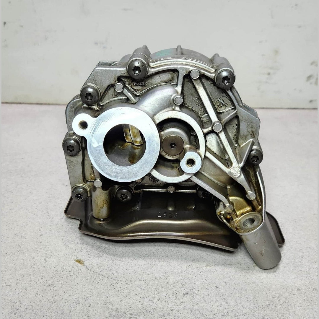 7648256 BMW X5 Engine Oil Pump 650i F12 2014-2018 OEM