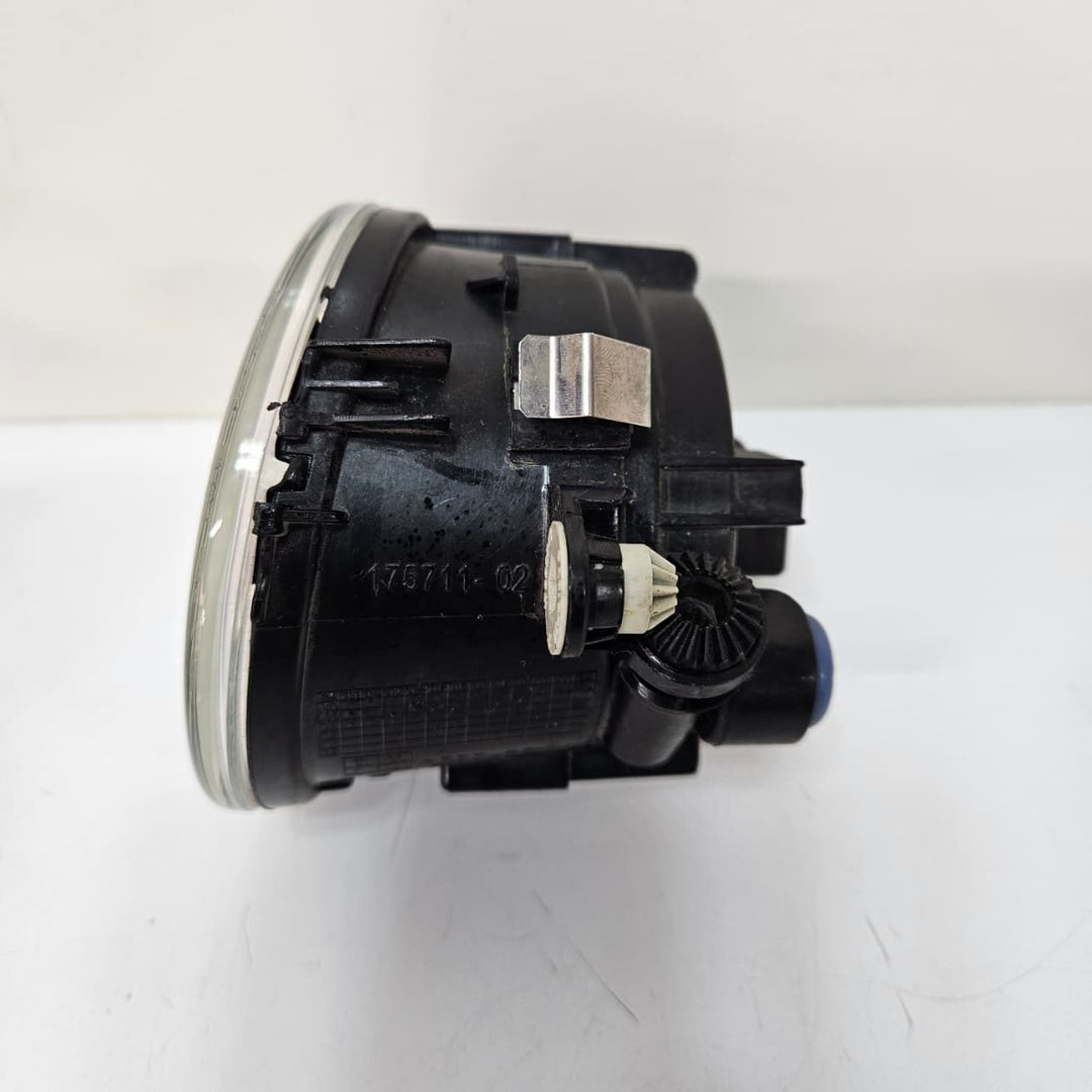 2018-2019 BMW X1, X2, X3, X4, X5 F15 Fog Lamp Assembly 7238788 USED