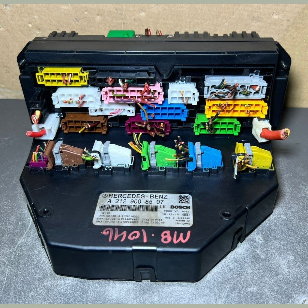 10-16 Mercedes-Benz W212 W204 Front SAM Module Relay Fuse Box A212 9008507 OEM