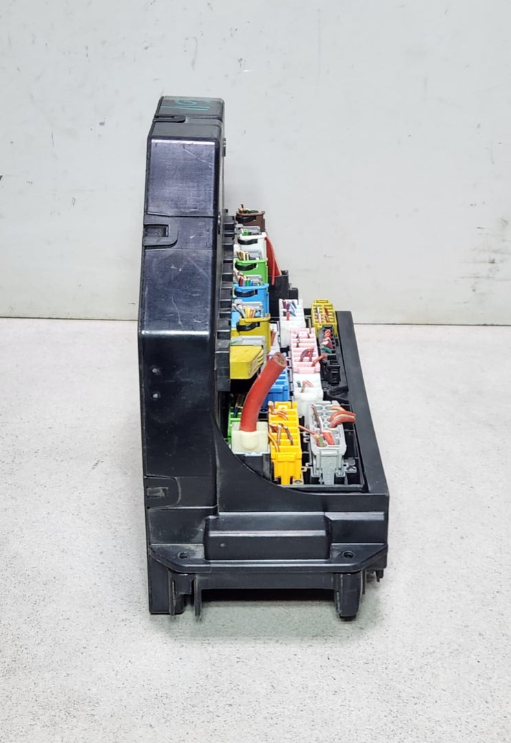 2011-2012 Mercedes-Benz C180 Fuse Box Control Module A2129004611 W204 C-Class 