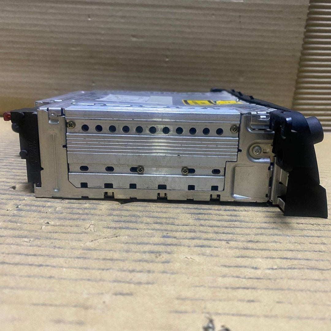 02-06 BMW 325i Radio AM FM Business Single Disc CD Player 6941505