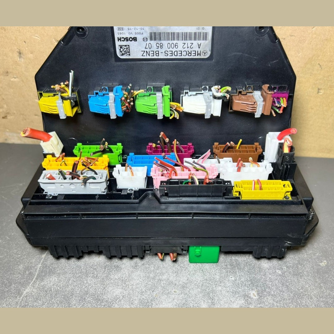 10-16 Mercedes-Benz W212 W204 Front SAM Module Relay Fuse Box A212 9008507 OEM