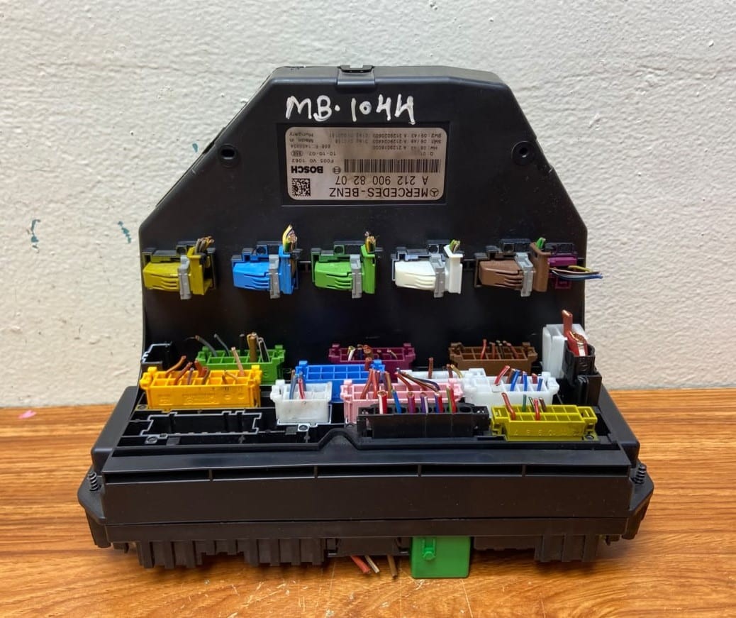 Mercedes-Benz X204 GLK Fuse Box Sam Relay Control Module Front A2129008207 W212