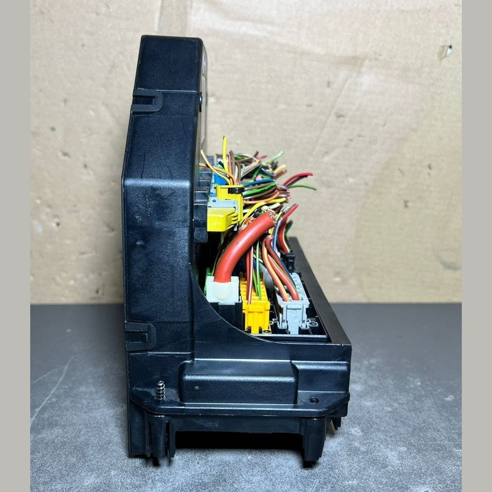 10-16 Mercedes-Benz W212 W204 Front SAM Module Relay Fuse Box A212 9000006 OEM