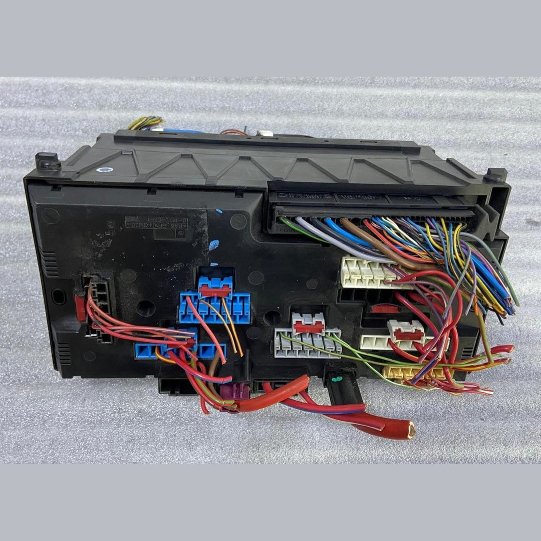 OEM BMW F10 F11 F12 Front Power Distribution Fuse Relay Box 9252815-01