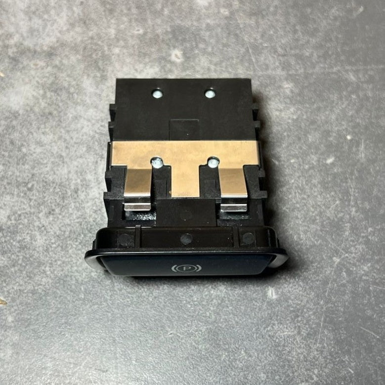 14- 18 MERCEDES W246 B-Class CLA PARKING BRAKE CONTROL SWITCH A246 9050451