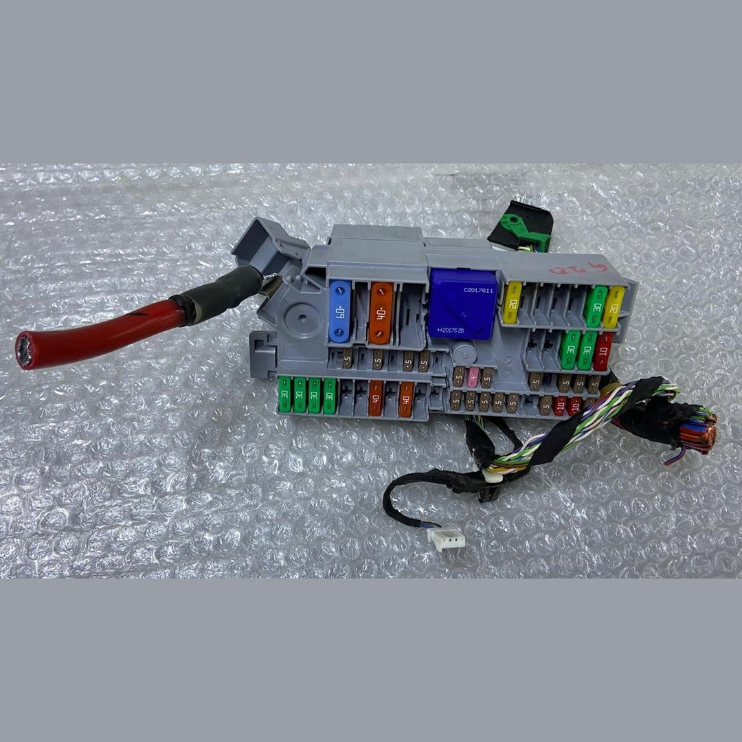 OEM BMW G20 X3 G01 Power Distribution Control Unit Module Front Fuse Box 6807487