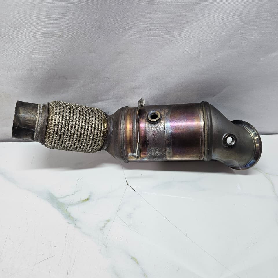 BMW F30 320i&4 Series F36 430i xDrive models 2017-18 Catalytic Converter 8638227