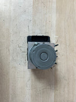 Bild in die Galerieansicht laden, BMW 520d F11 Touring ABS ESP System Block Hydraulic Block Control Unit 6881305