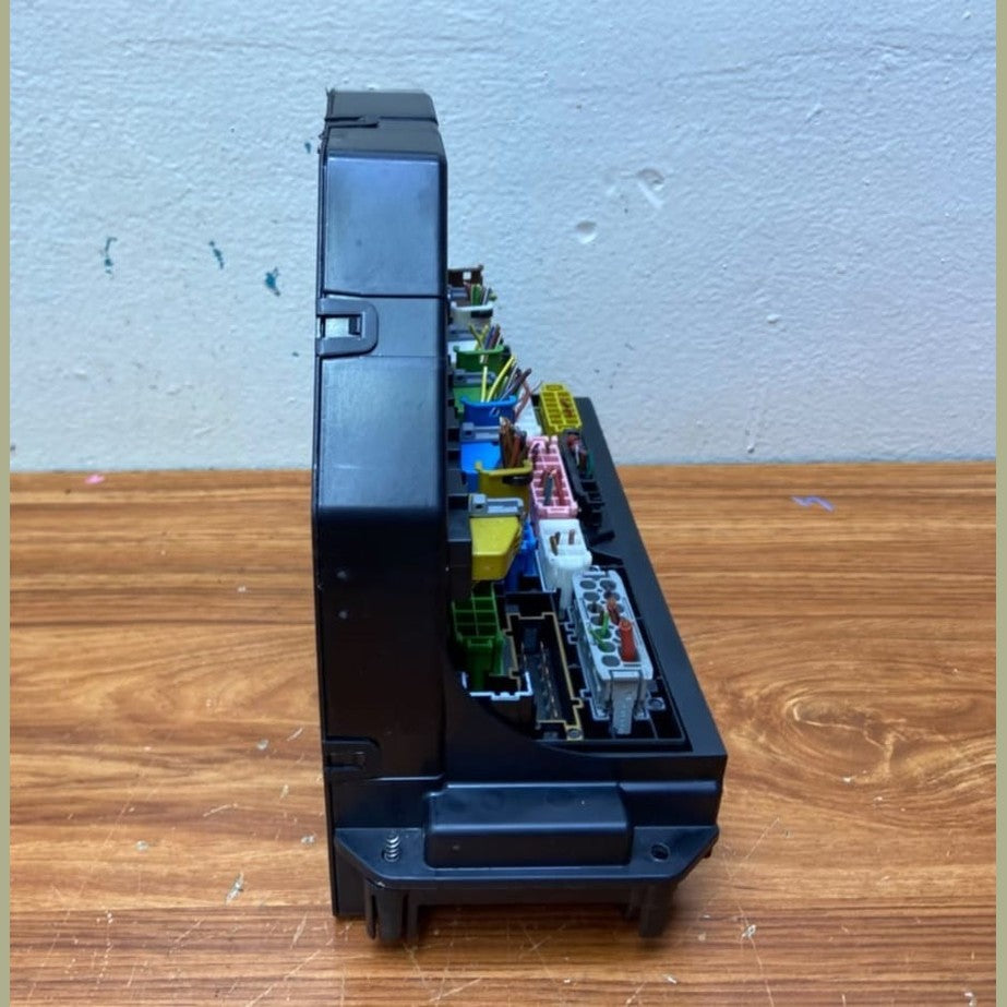 Mercedes-Benz E-250 Sam Fuse Box Control Unit A2129004025 E-Class W212