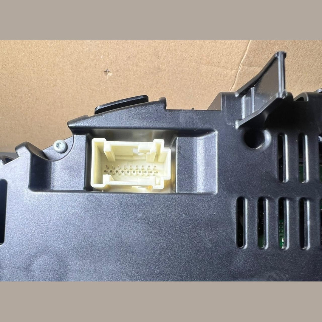 2012-2014 Mercedes-Benz W246 B-Class Instrument Cluster Speedometer A246 9006913