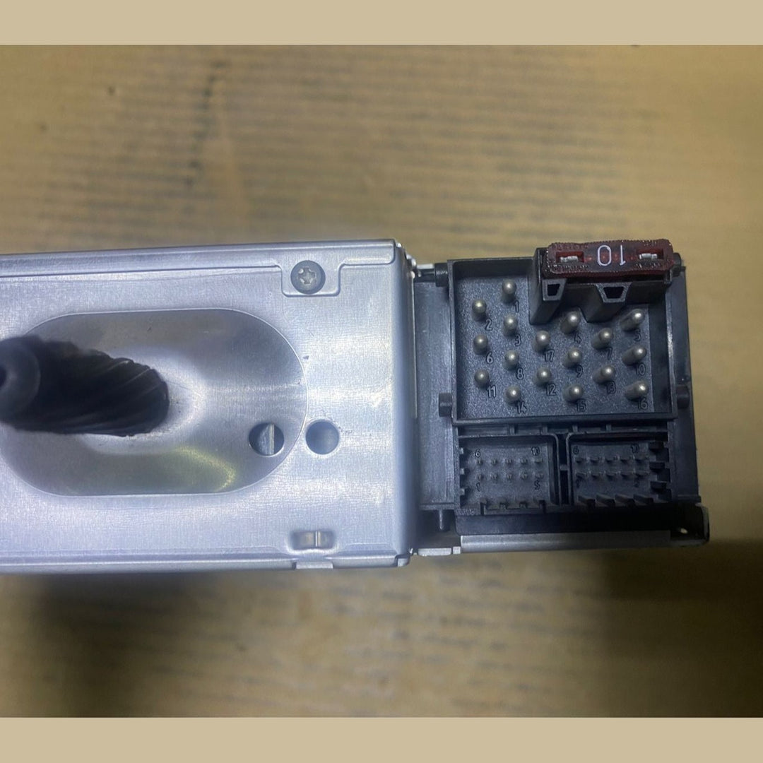 02-06 BMW 325i Radio AM FM Business Single Disc CD Player 6941505
